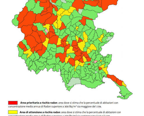 Mappa della Regione Friuli Venezia Giulia che evidenzia, con diversi colori, la classificazione dei Comuni in base alla percentuale di abitazioni con concentrazione media annua di radon superiore ai 300 Bq/m³.